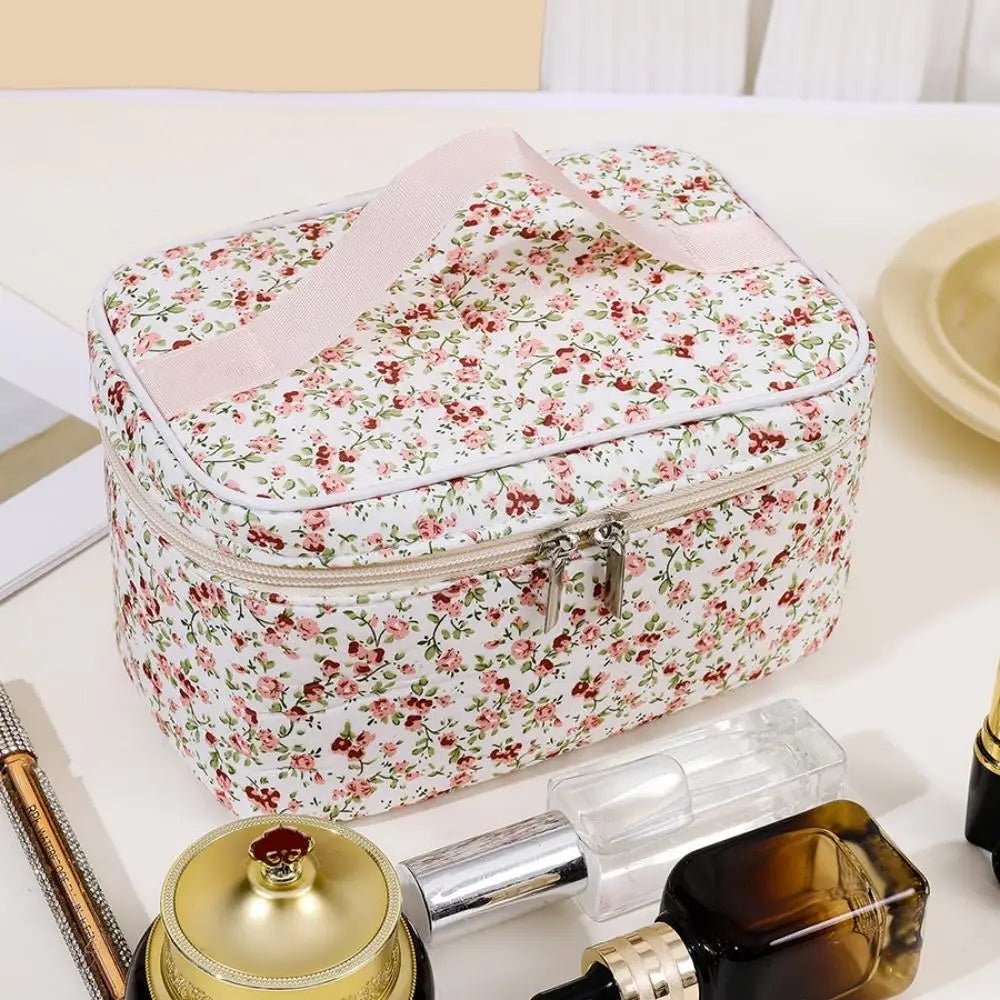 Trousse Maquillage Matelassée Florale Spacieuse 21x11x12cm | Kit Voyage Complet avec Flacons 63g - Beautybienetre.